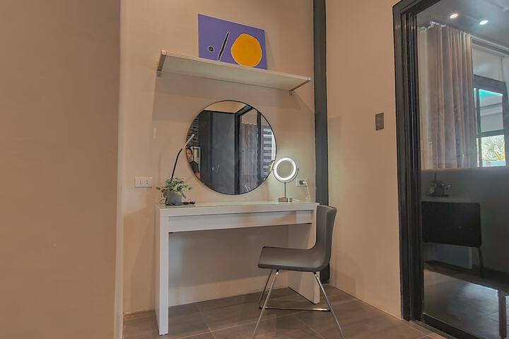 Room 2 of 43