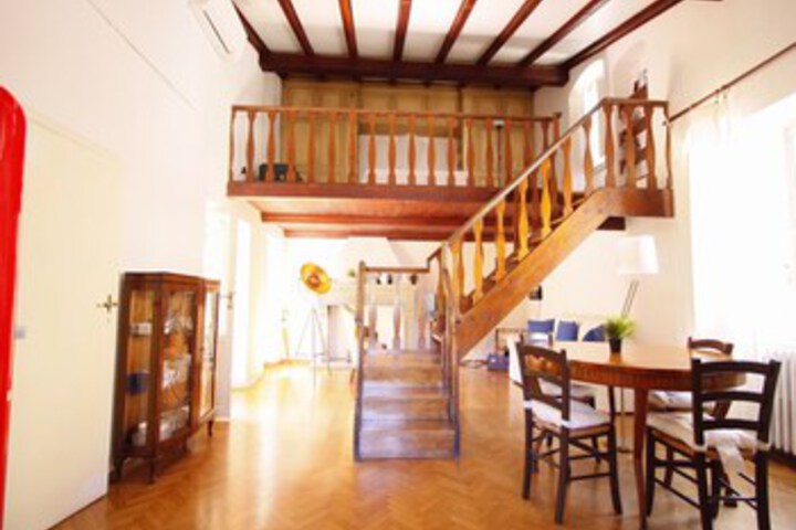 Room 25 of 28