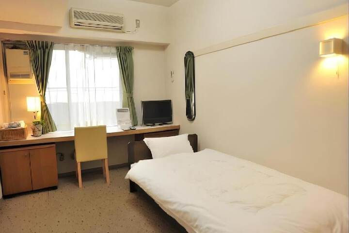 Room 3 of 30