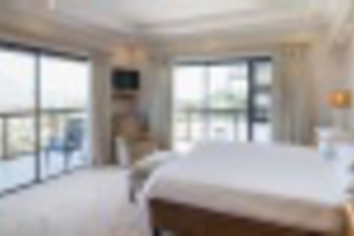 Room 4 of 72