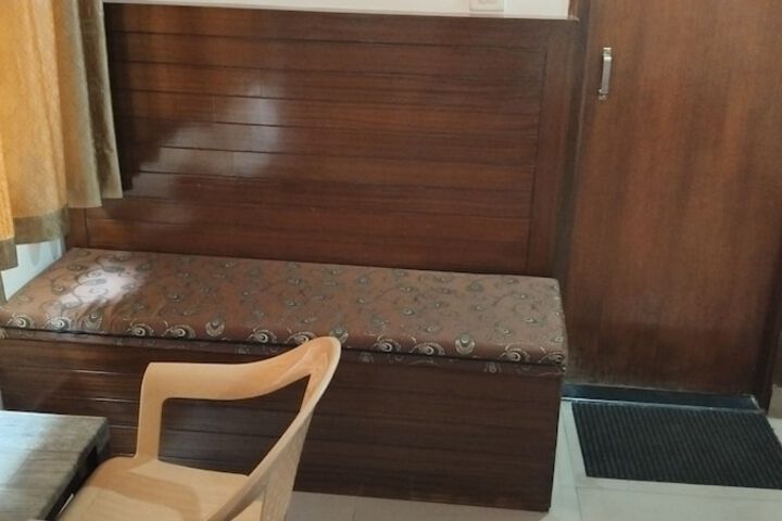 Room 4 of 18