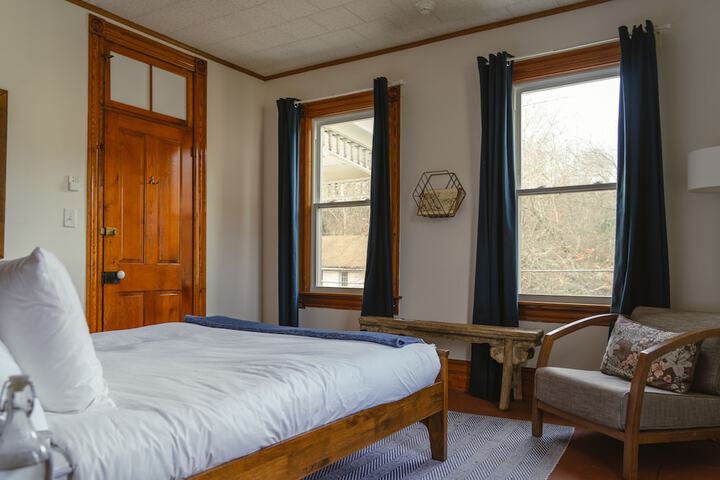 Room 18 of 52