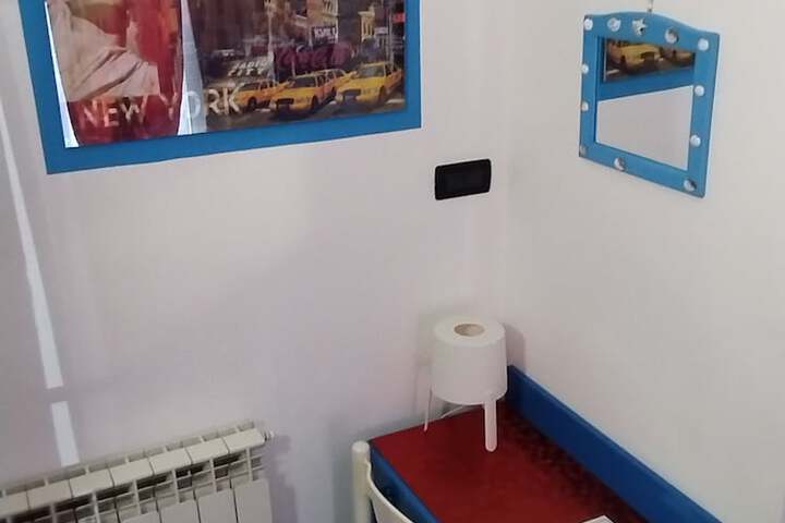 Room 17 of 38