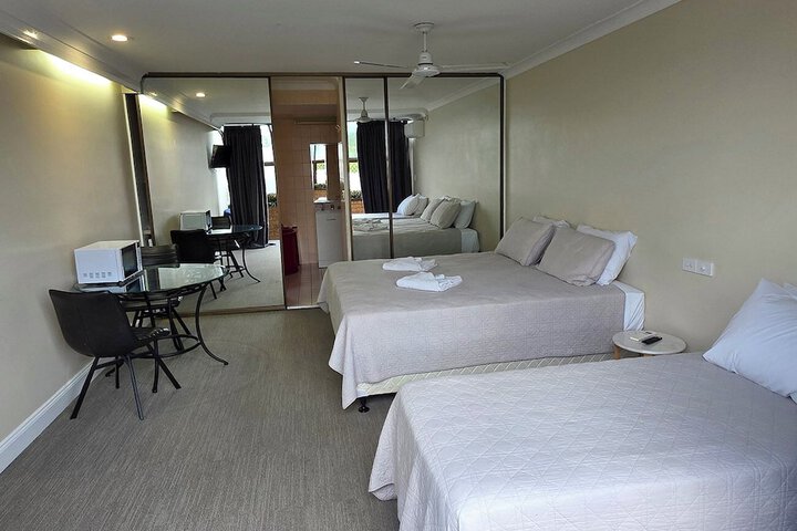 Room 5 of 18