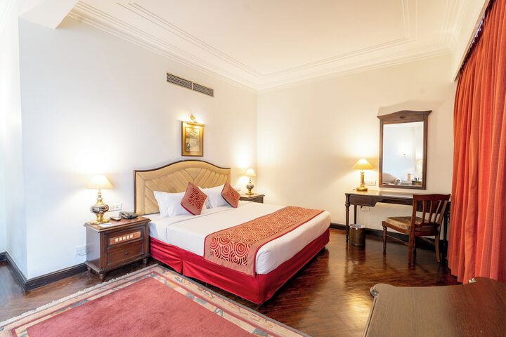 Room 9 of 39