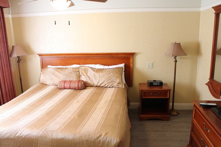 Standard | King Bed (4 of 15)
