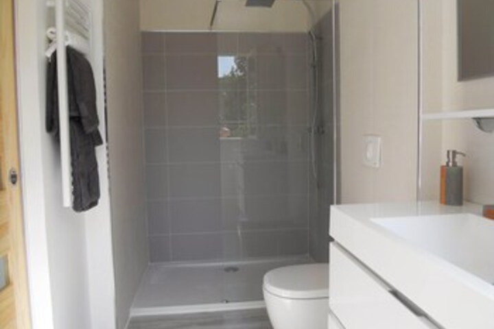 Room 2 of 22