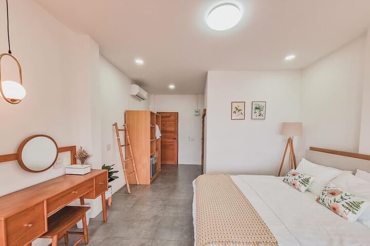 Room 4 of 13