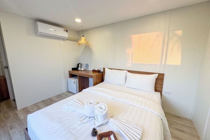 Room 8 of 38