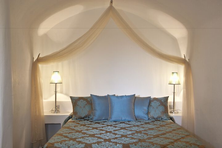 Room 4 of 32