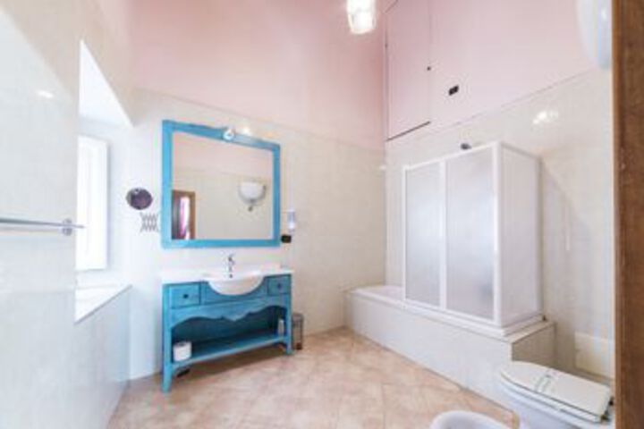 Room 10 of 72