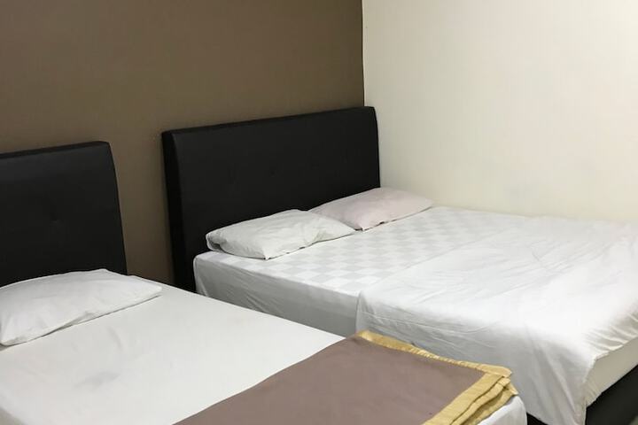 Room 10 of 68