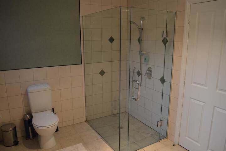 Room 7 of 14