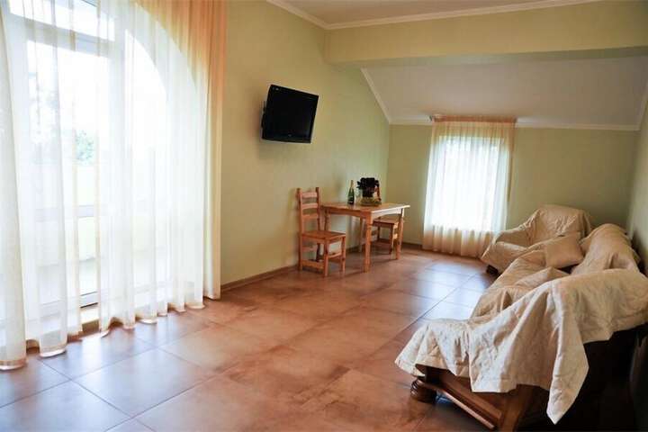 Room 3 of 11