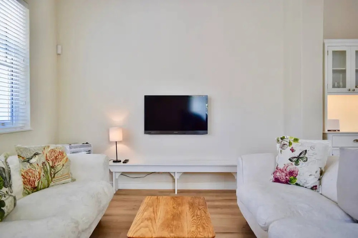 Room 4 of 16