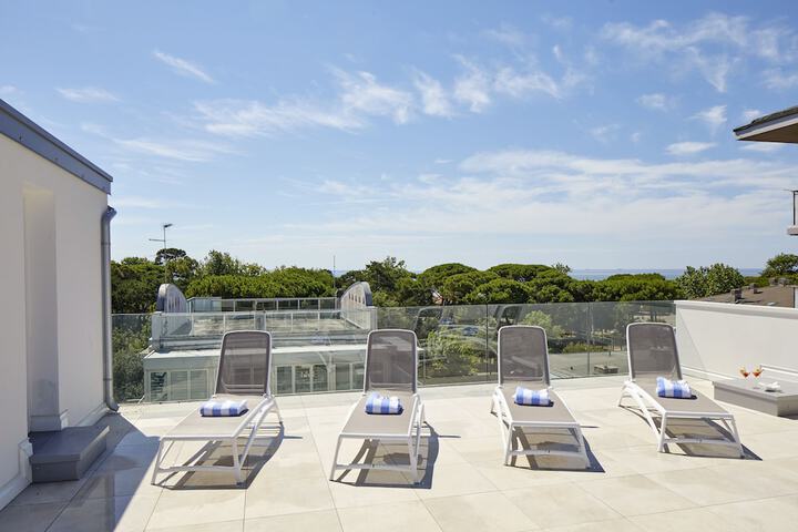Sundeck 54 of 64
