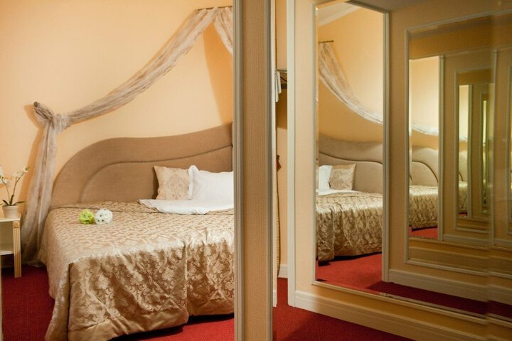 Room 28 of 90