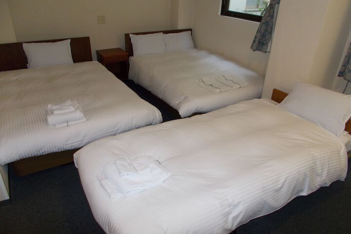 Room 6 of 49