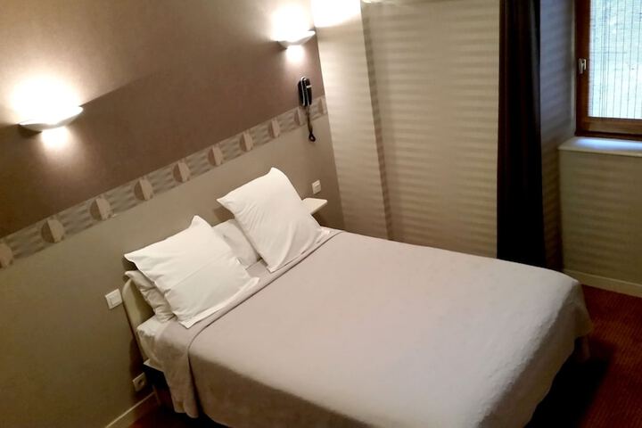 Room 9 of 14