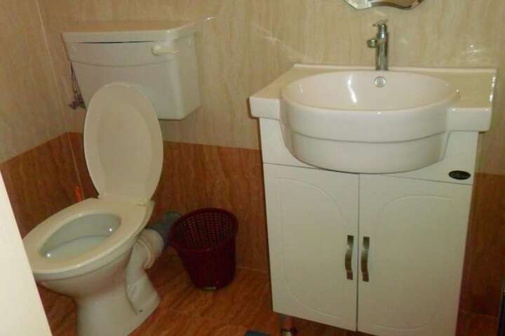 Room 5 of 11