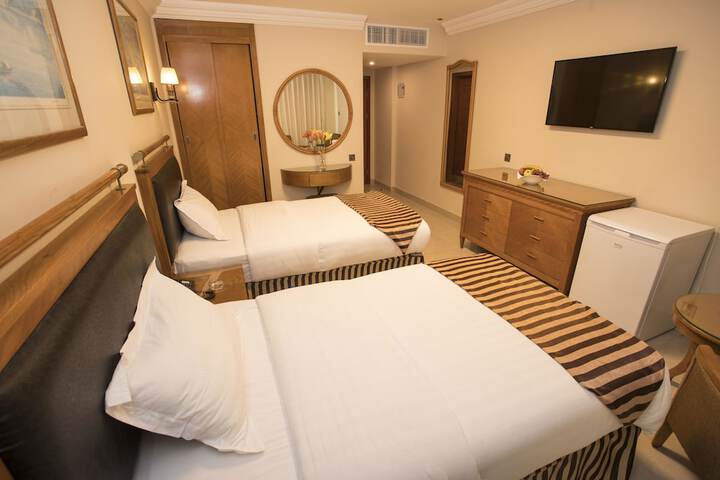 Room 11 of 36