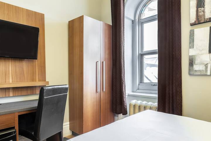 Room 3 of 19