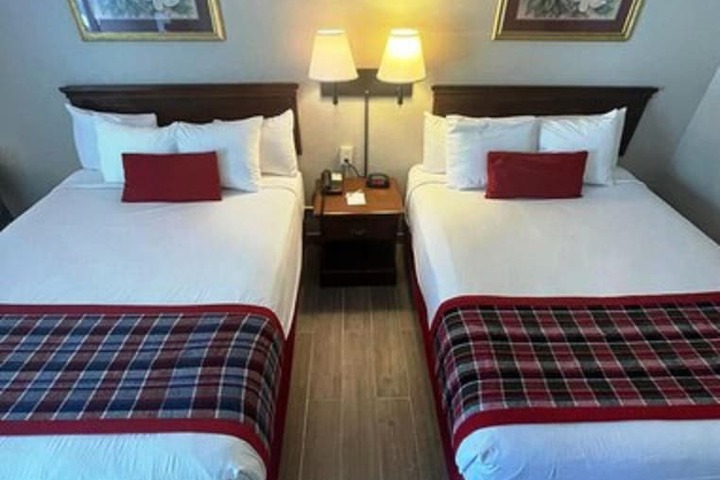 1 Queen Bed Mobility Accessible (15 of 27)