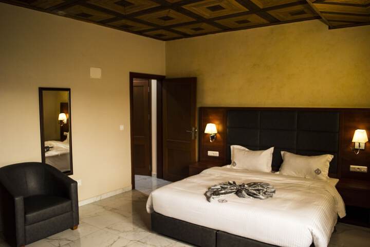 Room 5 of 38