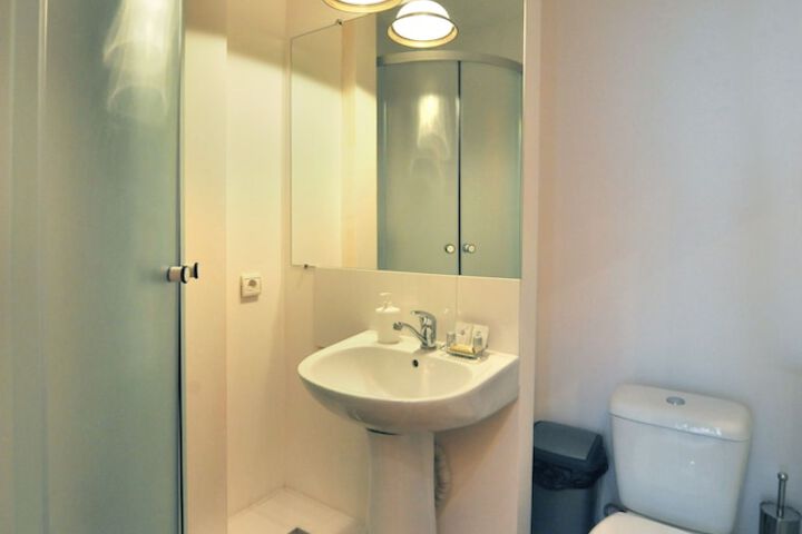 Room 46 of 60