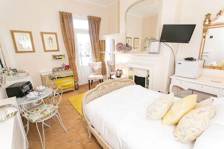 Room 42 of 250