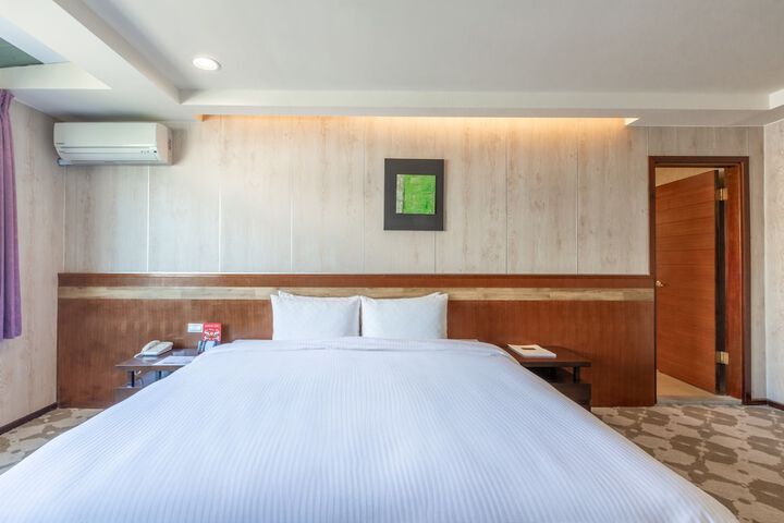 Room 8 of 70