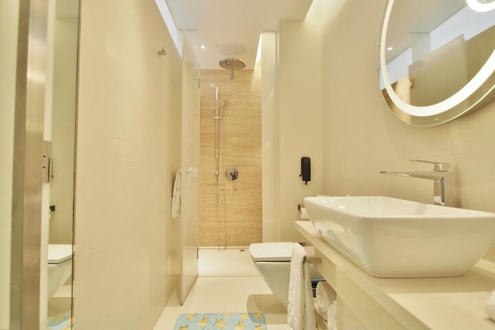 Room 45 of 108