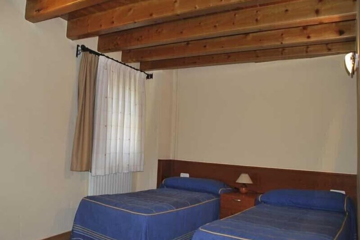 Room 16 of 34