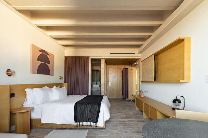 Room 34 of 137