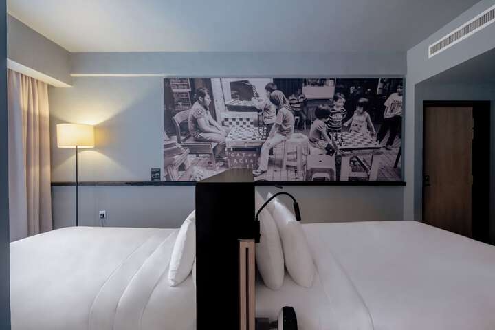 Room 13 of 39