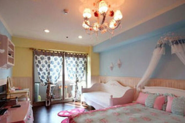 Room 13 of 27