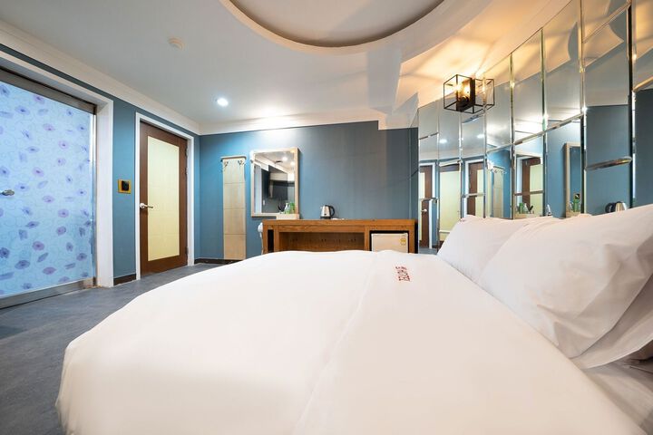 Room 42 of 128