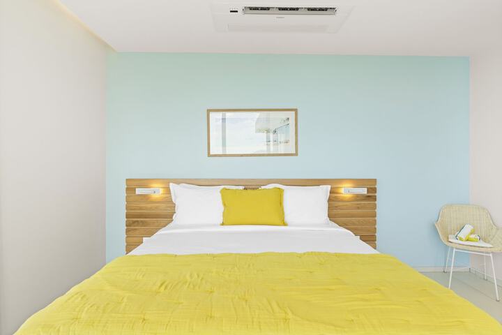 Room 80 of 1000