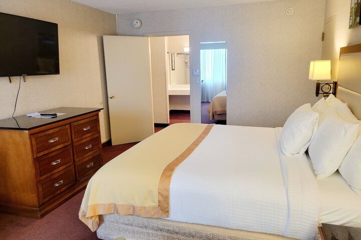 Room 16 of 40