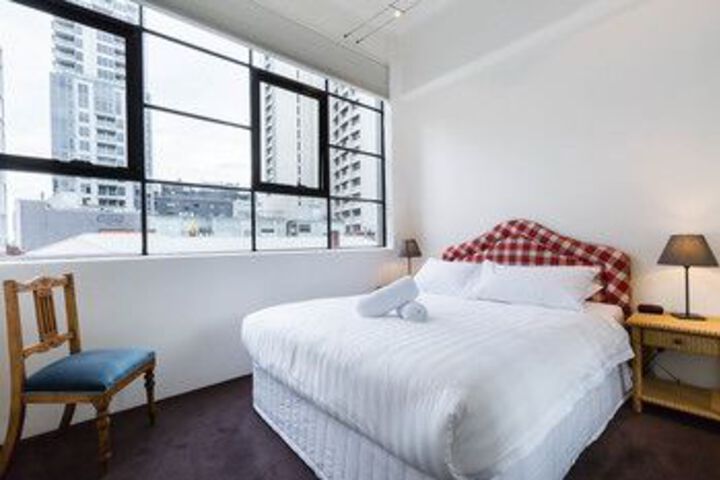 Room 5 of 16