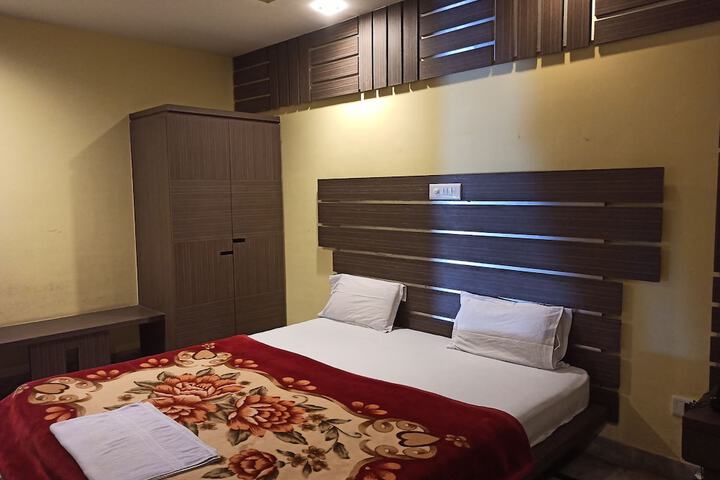 Room 9 of 34