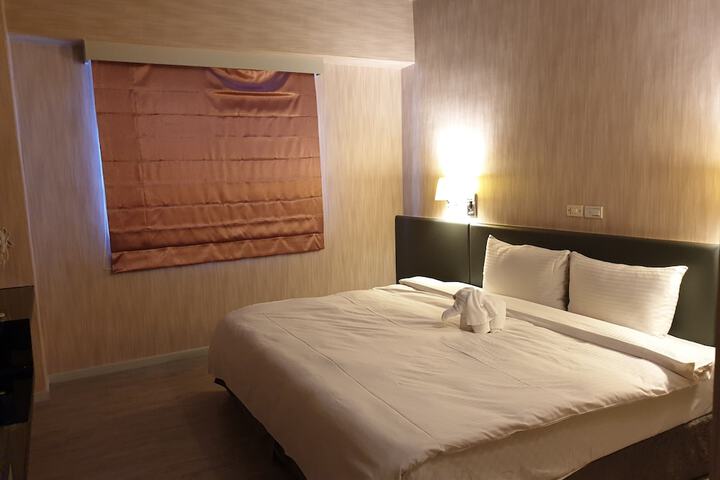Room 5 of 40
