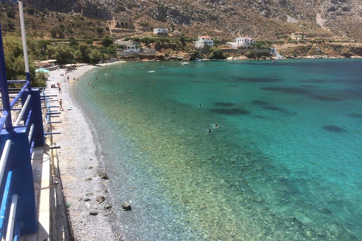 Beachfront Apartment - Sleeps 3 & Free Parking