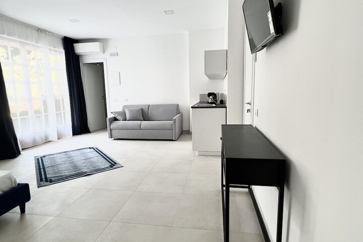 Room 6 of 74