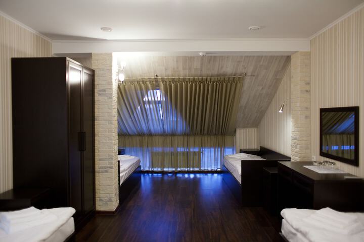 Room 12 of 30