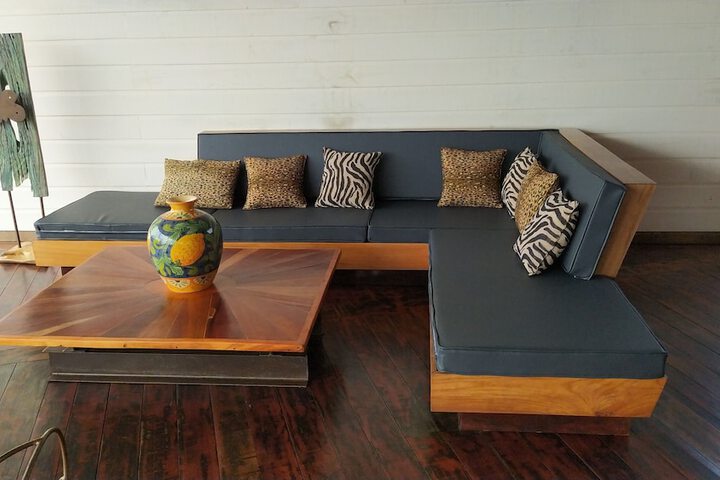 Lounge 72 of 108