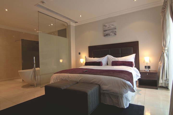 Room 3 of 37