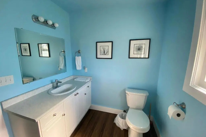 Room 6 of 12