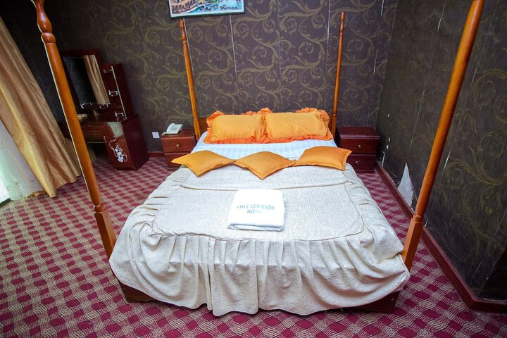 Room 13 of 35