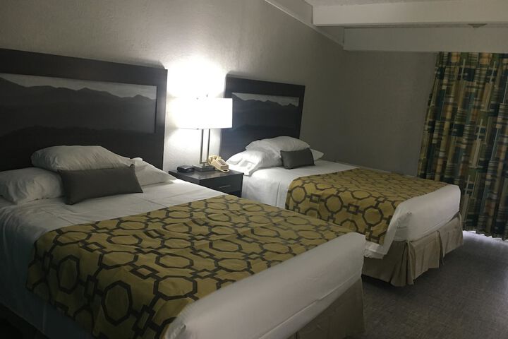 1 King Bed (3 of 15)